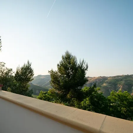 Dimora Terrazza Sui Calanchi בית הארחה 3*