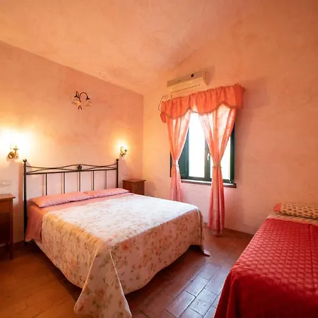 Dimora Terrazza Sui Calanchi 게스트하우스 3*